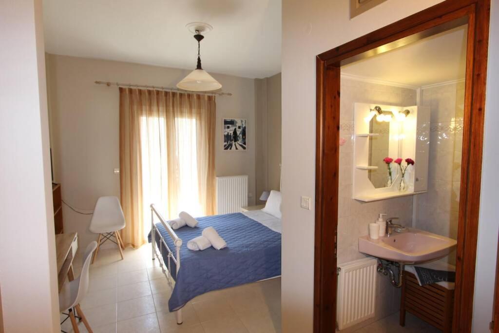 Cozy Apartment In The Heart Of The Town アルゴストリオン エクステリア 写真
