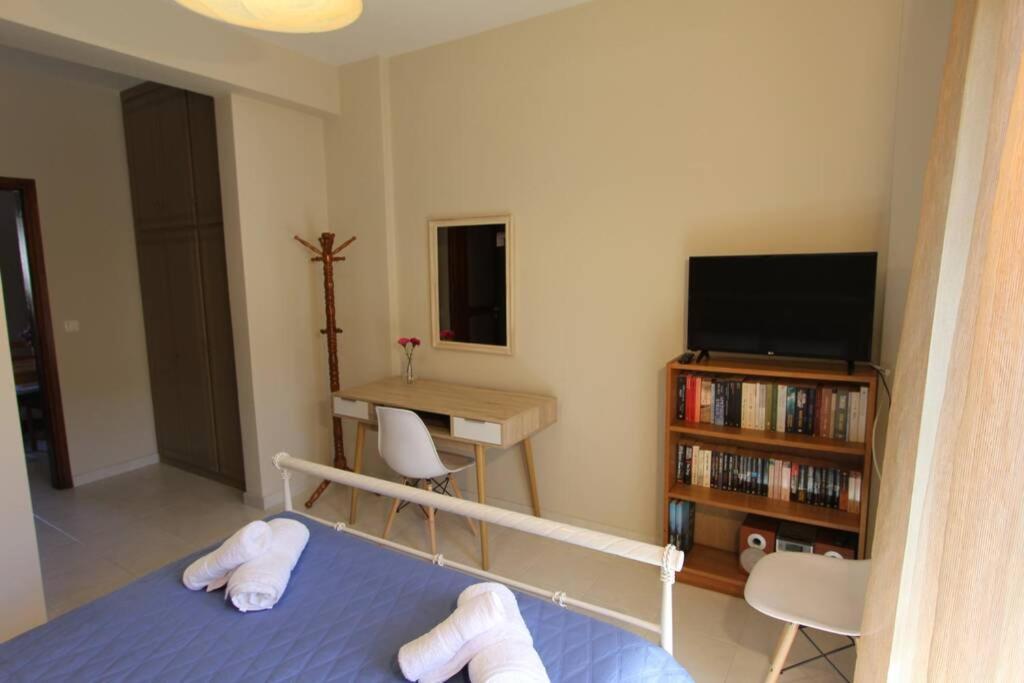 Cozy Apartment In The Heart Of The Town アルゴストリオン エクステリア 写真
