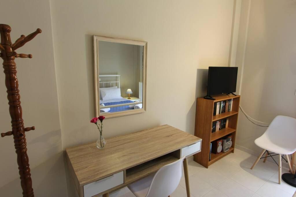 Cozy Apartment In The Heart Of The Town アルゴストリオン エクステリア 写真
