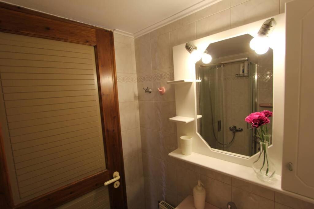 Cozy Apartment In The Heart Of The Town アルゴストリオン エクステリア 写真